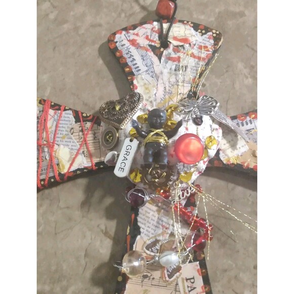 Mixed Media Christian Assemblage Art Wooden Cross Jesus Beads Charms Wall Decor - Picture 3 of 15